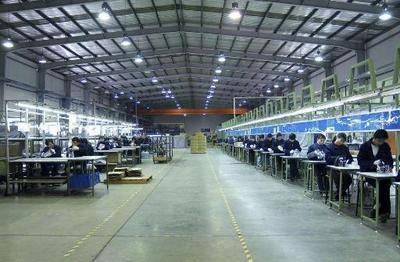 碩士生創業開工廠,做模具賣電器成為十億富豪